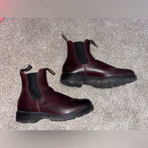 Blundstone Chelsea Work Boots in Burgundy Leather
